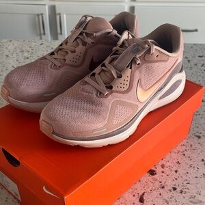 Nike Women's Zoom Structure 26 Rose Gold Athletic Shoes